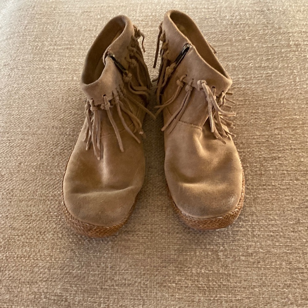 UGG BOOTIES size 8 us